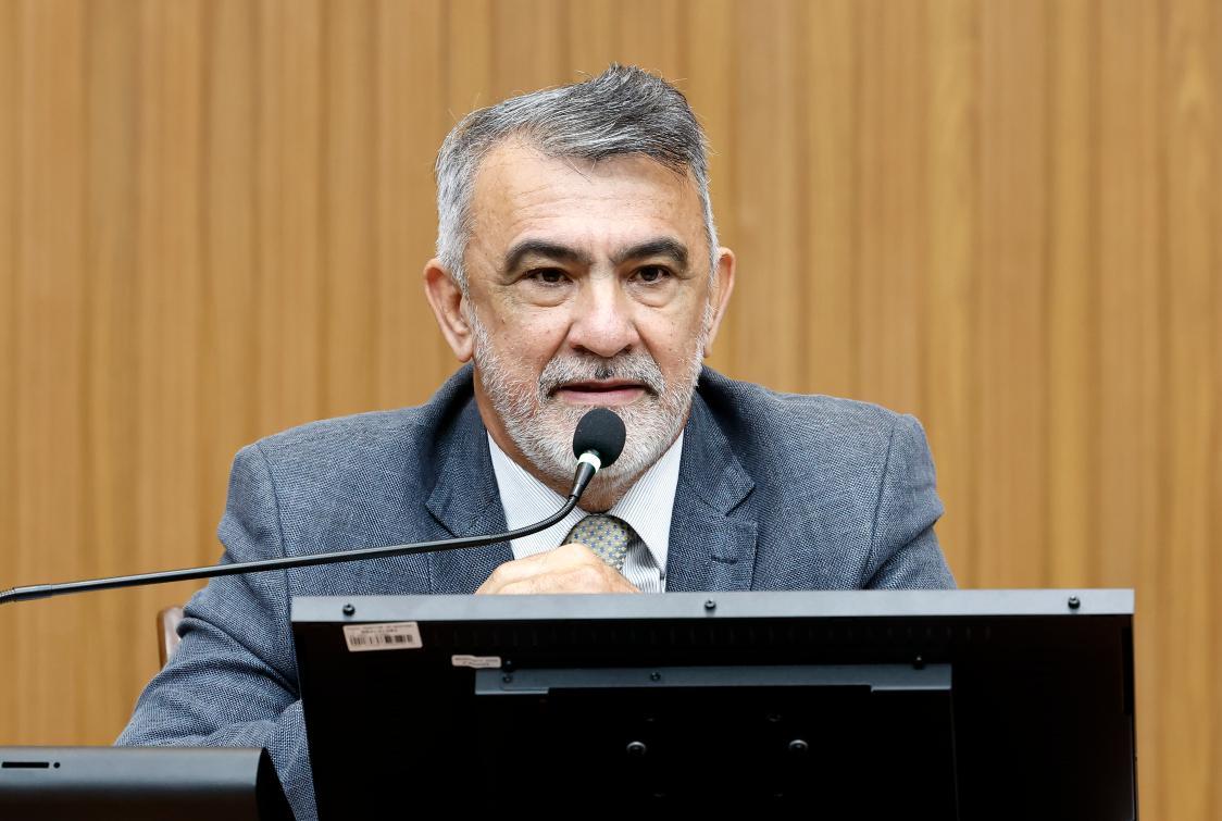 Segundo Cayres, o projeto está pronto e legitimado pela classe e pelos sindicatos. Segundo Cayres, o projeto está pronto e legitimado pela classe e pelos sindicatos.