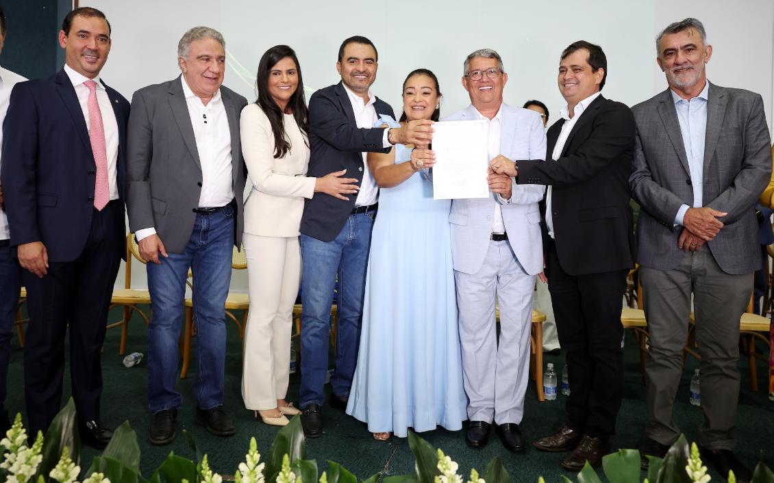 Tomou posse na ATM o prefeito de Cristalândia, Wilson de Oliveira, conhecido como Big Jow Tomou posse na ATM o prefeito de Cristalândia, Wilson de Oliveira, conhecido como Big Jow