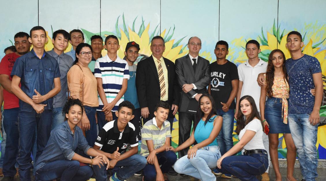 Presidente Antonio Andrade recebeu os estudantes em seu gabinete..