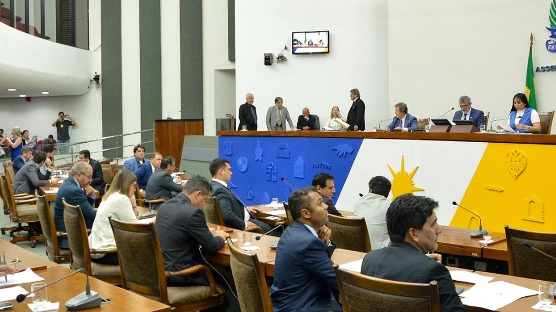 Ao todo, dez projetos do Executivo, um veto e três MPs foram votadas durante as sessões