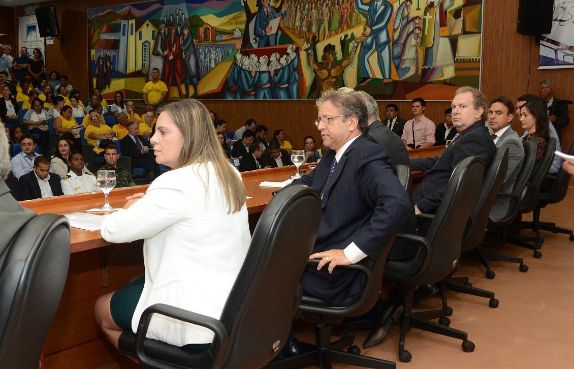 Deputado Carlesse representa AL em Seminário