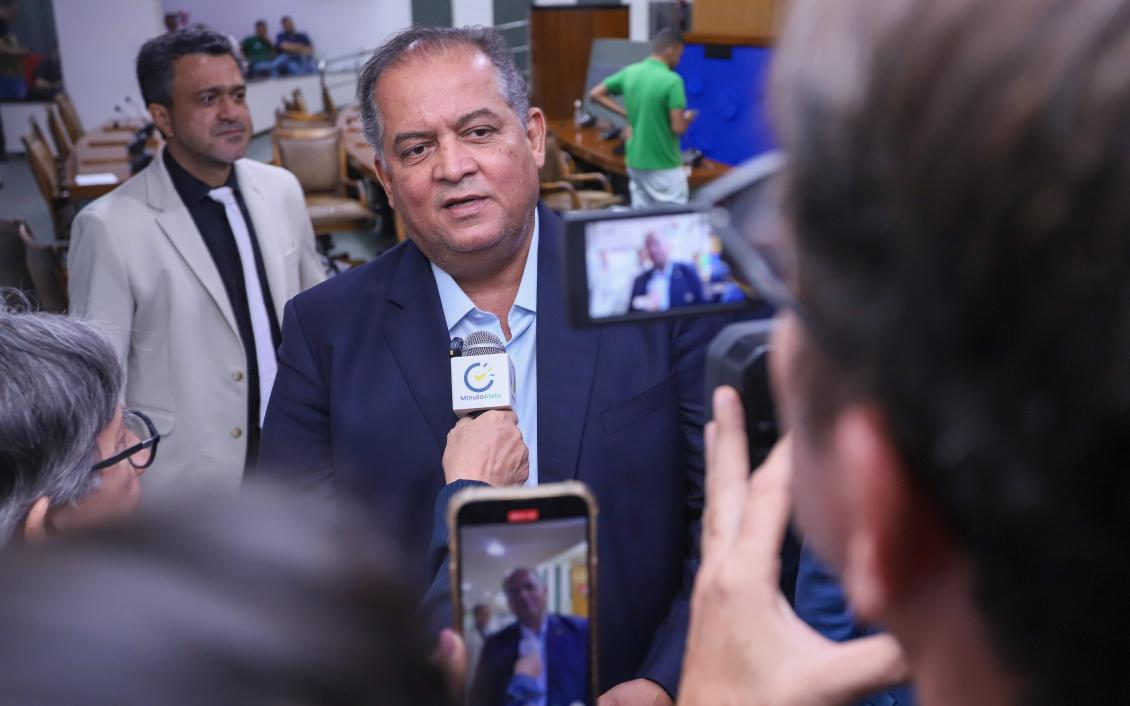 Durante a visita, Gomes assistiu à sessão plenária e concedeu entrevista à imprensa Durante a visita, Gomes assistiu à sessão plenária e concedeu entrevista à imprensa