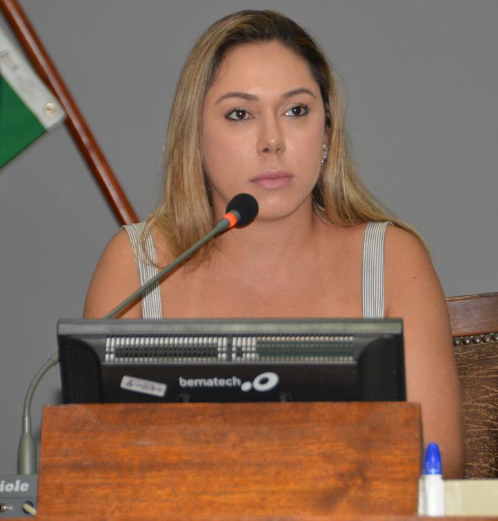 Deputada Luana Ribeiro em busca de soluções para a Saúde