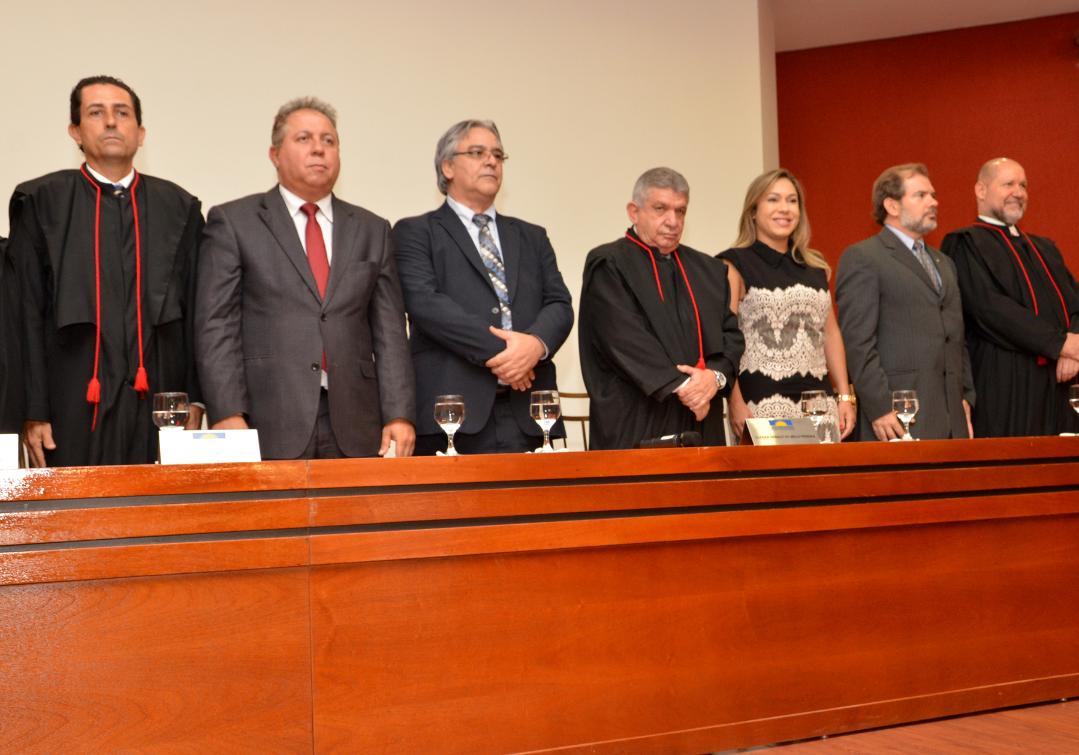 Luana Ribeiro participa de posse e recebe elogios do MPE