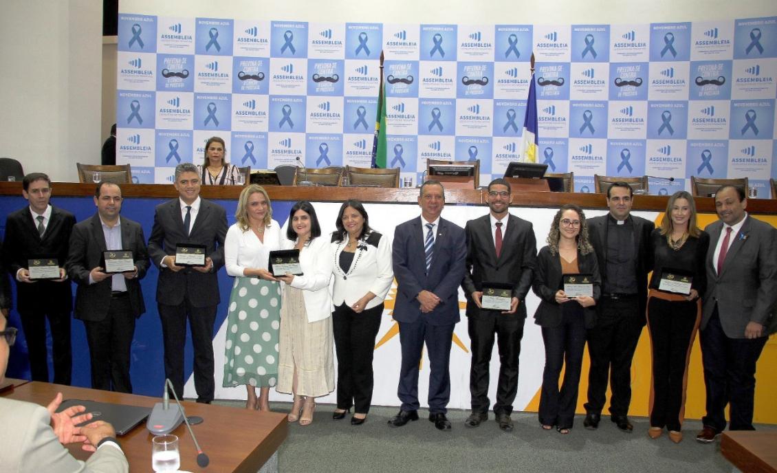Autoridades eclesiásticas recebem homenagem pelos 50 anos da Renovação Carismática Autoridades eclesiásticas recebem homenagem pelos 50 anos da Renovação Carismática