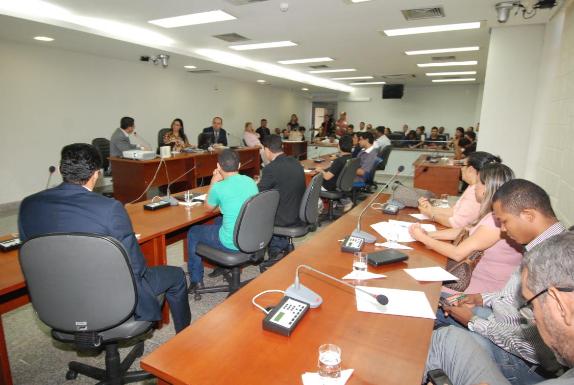 Audiência da Juventude e presidida pela deputada Amália