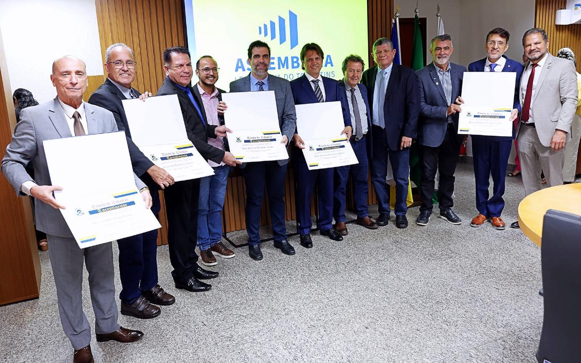 A solenidade foi realizada na sala de reuniões da Presidência