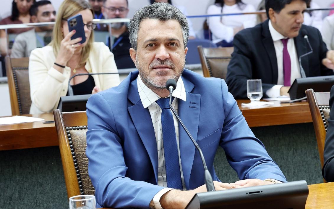 Requerimentos são de autoria do deputado Luciano Oliveira