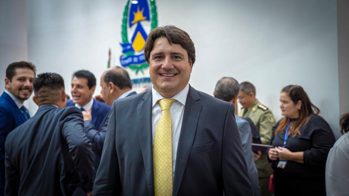 Deputado Eduardo Fortes solicita reforma de sede da APAE em Araguaçu