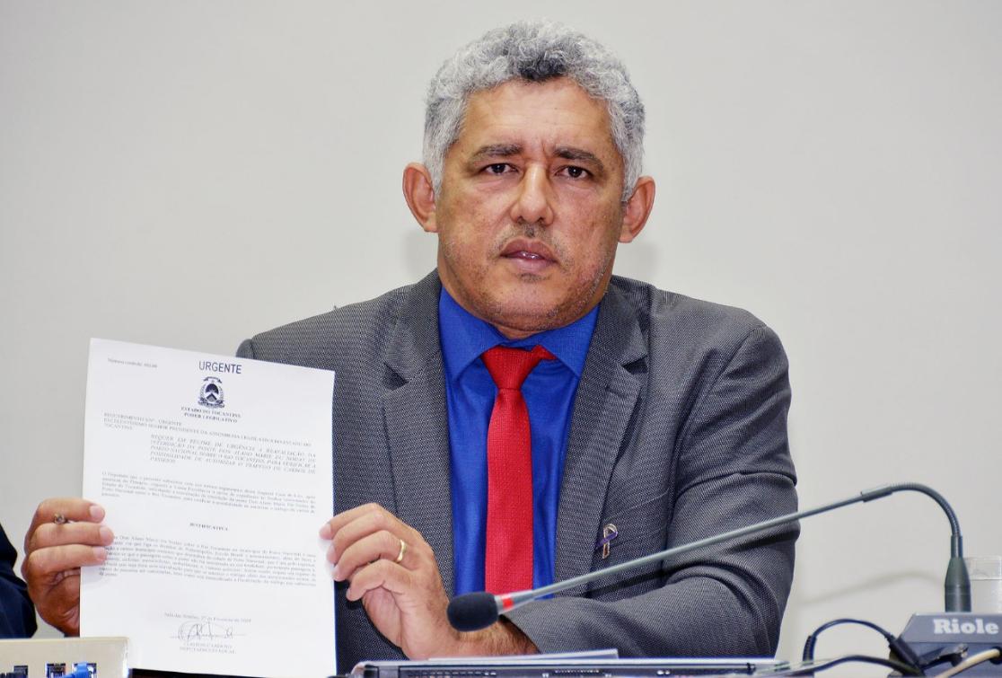 Segundo deputado, o objetivo é reeducar aprendendo a fabricar móveis e roupas. Segundo deputado, o objetivo é reeducar aprendendo a fabricar móveis e roupas.