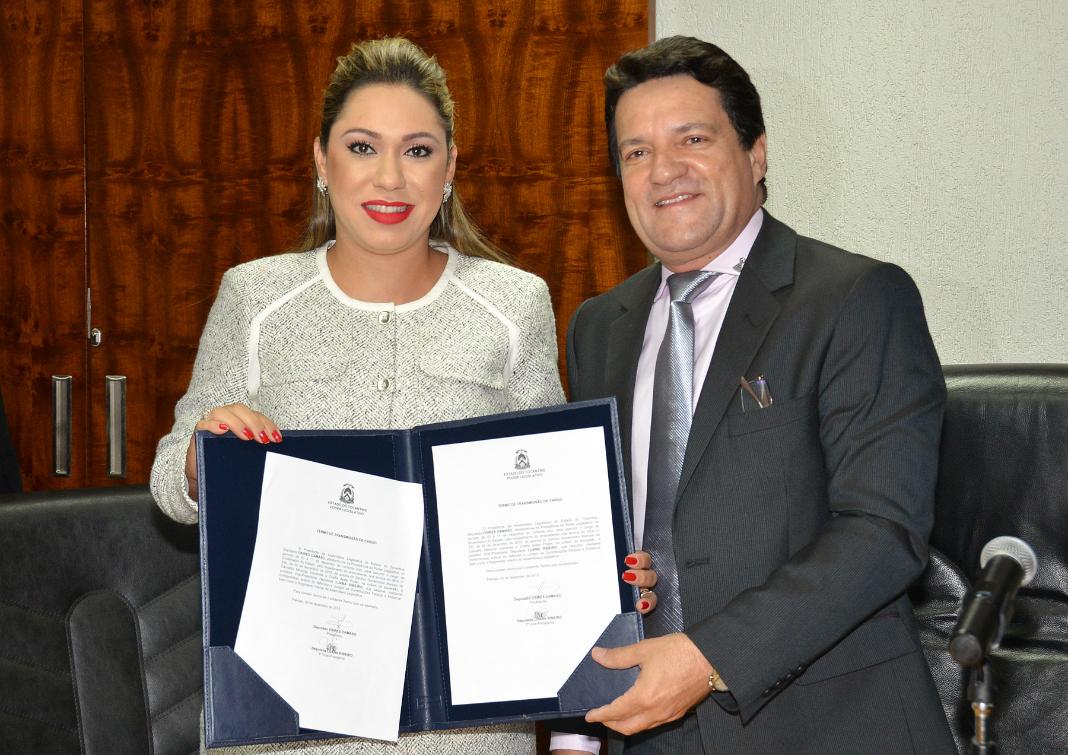Deputada Luana assume o Parlamento e presta juramento