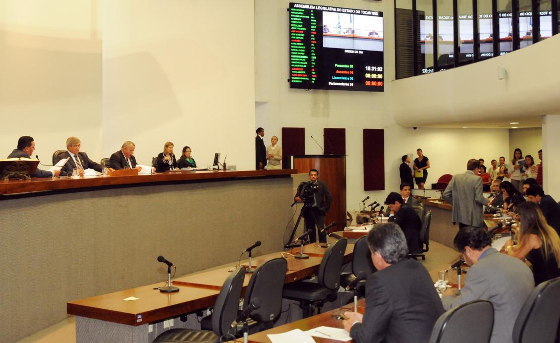 Deputados reunidos no Plenário Deputados reunidos no Plenário