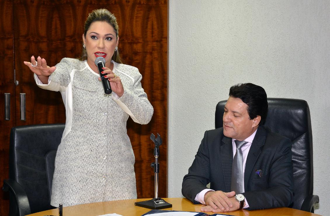 Deputada Luana assume o Parlamento e presta juramento