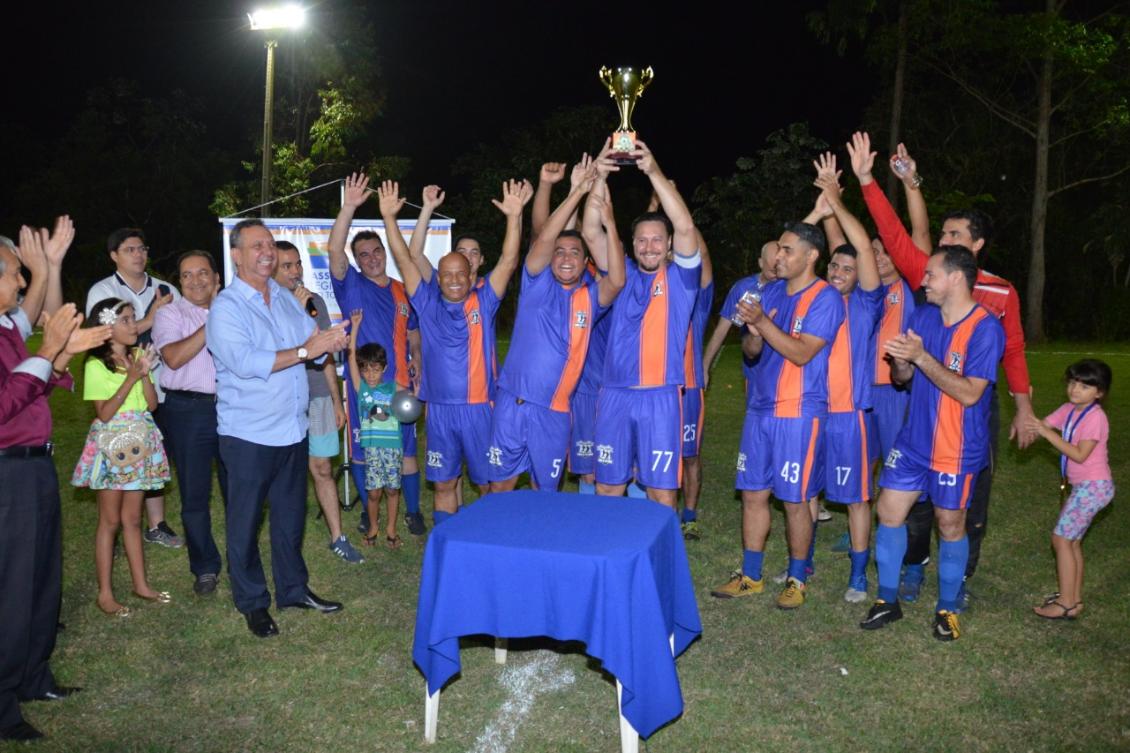 Presidente Antonio Andrade entregou o troféu de campeão