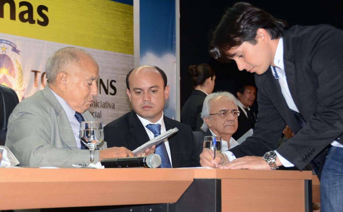 Sandoval resgata compromissos com prefeitos durante seu período no executivo