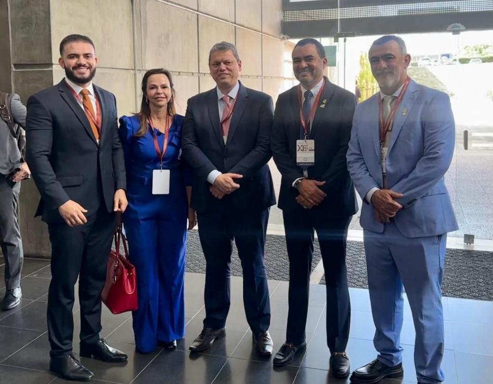 Amélio Cayres com governador Wanderlei, senadora Dorinha, deputado Léo e governador Tarcísio