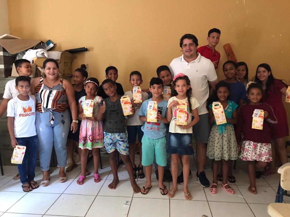 Deputado Eduardo Fortes distribui mais de 1.500 ovos de páscoa em Gurupi