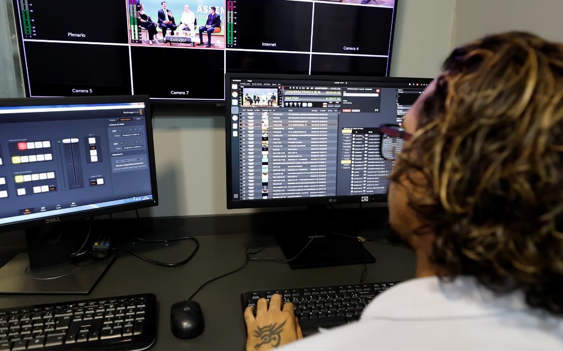 Mesa de operações da TV Assembleia