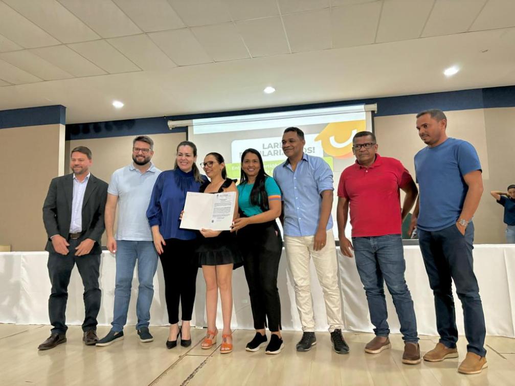 Deputada prestigiou o evento e participou da entrega de títulos 