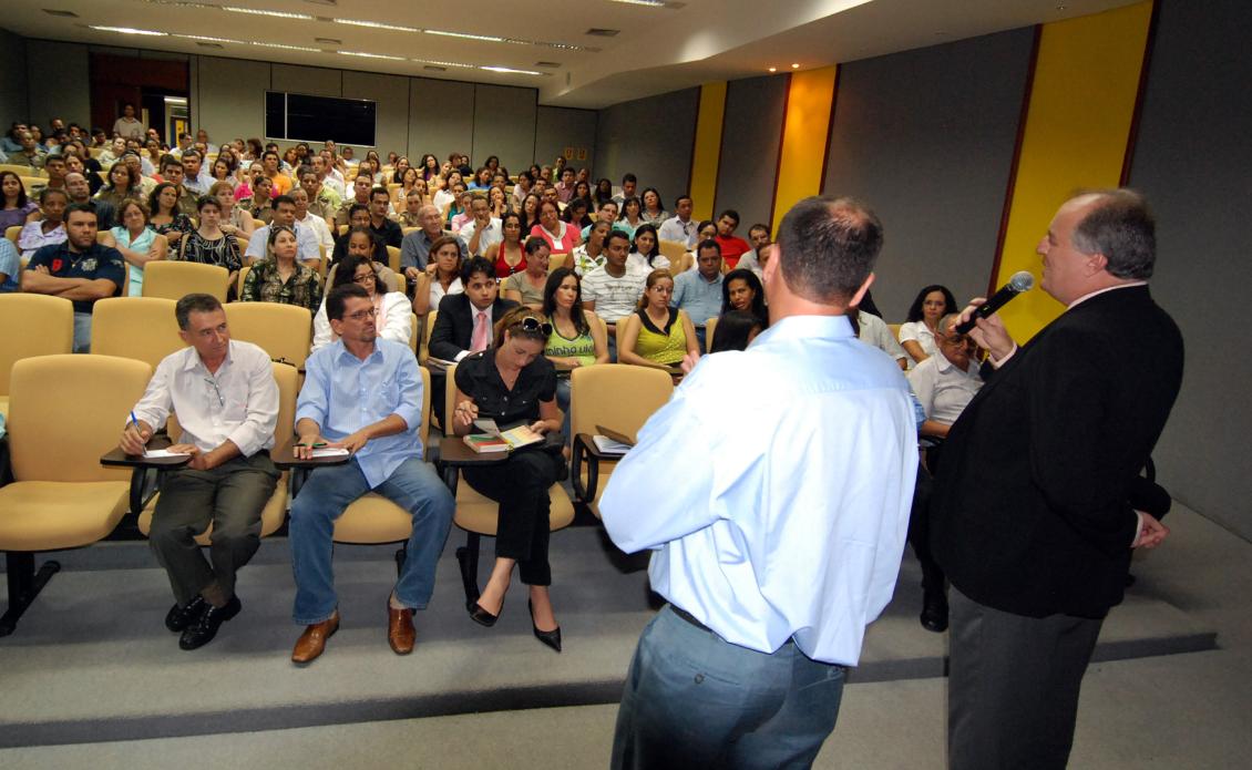 Servidores discutem Orçamento Servidores discutem Orçamento
