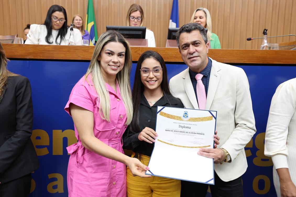 Deputado Luciano, esposa Leila e Valéria. 