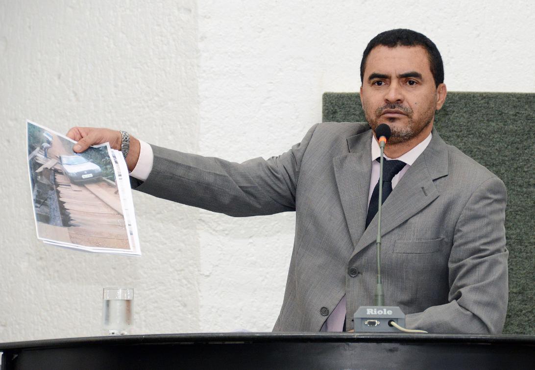 Para o deputado, o prefeito tem que cumprir seu papel de gestor Para o deputado, o prefeito tem que cumprir seu papel de gestor