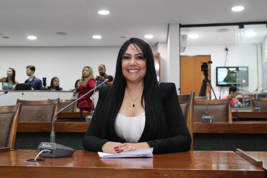 Janad Valcari durante sessão na Aleto Janad Valcari durante sessão na Aleto