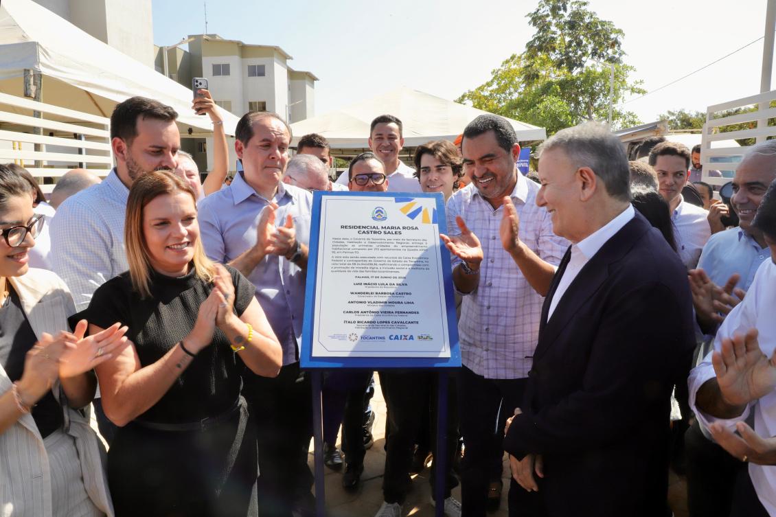 Deputada Claudia participa da entrega de unidades habitacionais em Palmas 