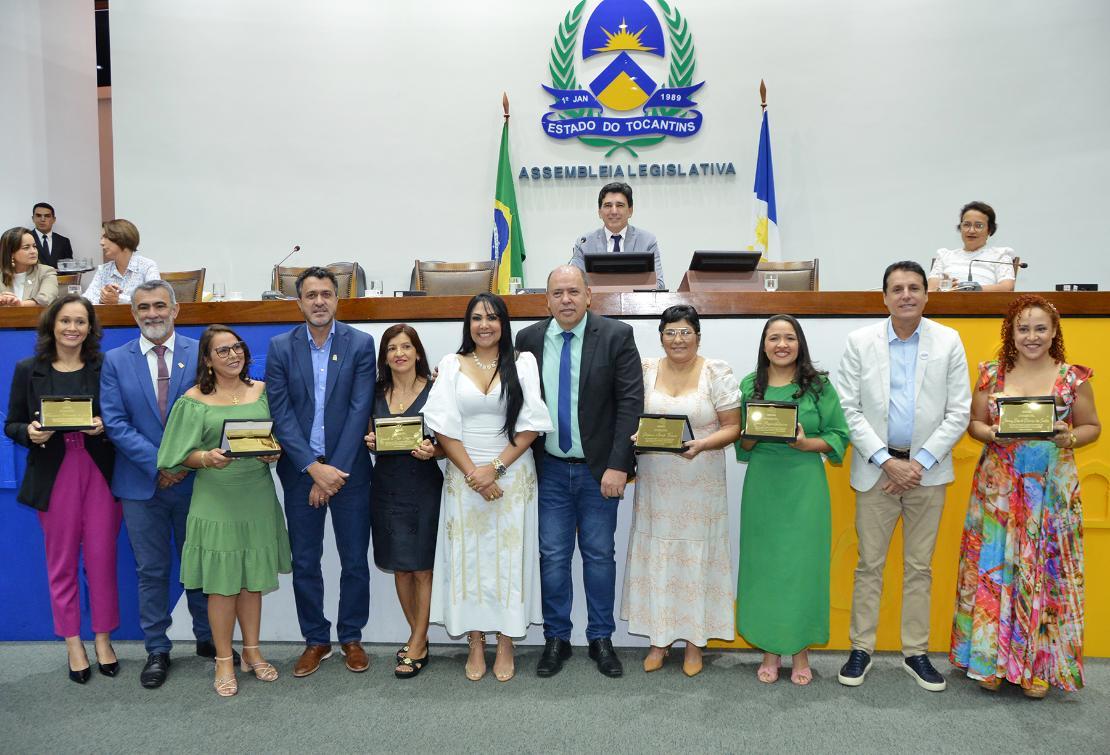 Amélio Cayres citou algumas lutas importantes da classe e parabenizou em nome do povo. 