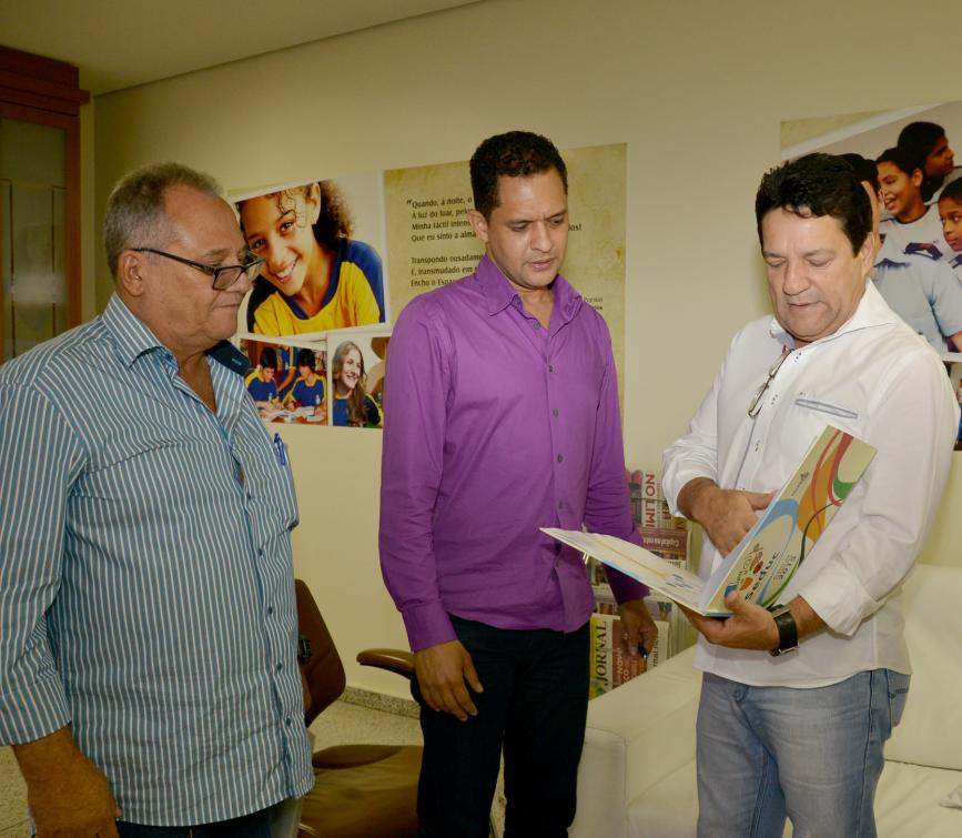 Damaso conhece plano educacional do estado para 2015