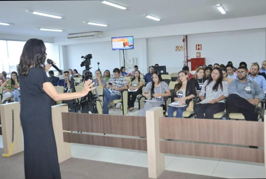 A coordenadora de projetos da Escola do Legislativo falou da importância da Lei Paulo Gustavo