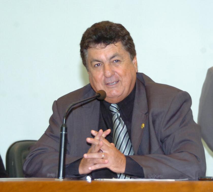 Stalin sugere melhoria no ensino médio