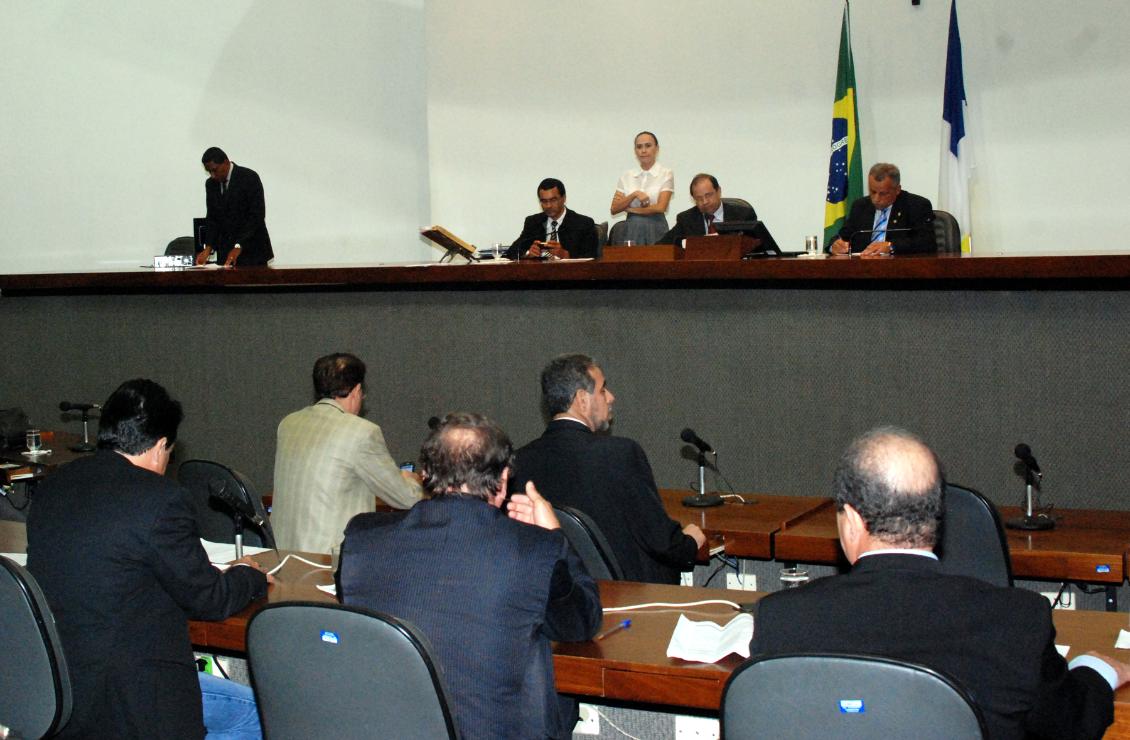 Deputados também podem propor PLs tributários Deputados também podem propor PLs tributários