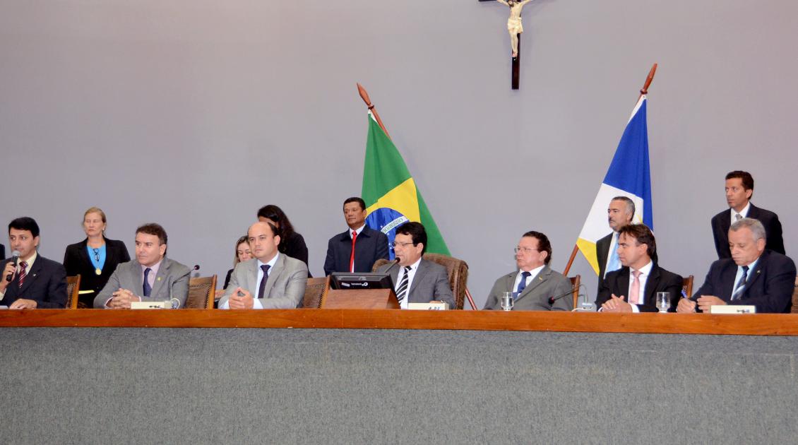 AL empossa Sandoval Cardoso como Governador do Estado e Stalin fala em nome dos deputados