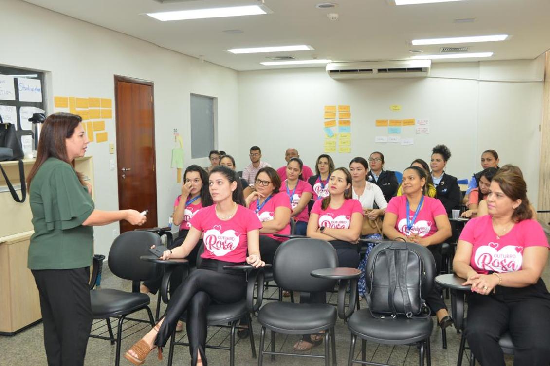 A professora Márcia Cristina Terra falou sobre rastreamento do câncer da mulher.