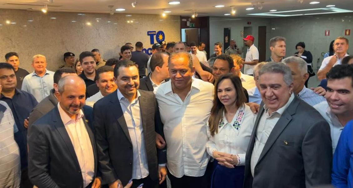 Deputado Wiston Gomes ao lado do Governador e Senadores 