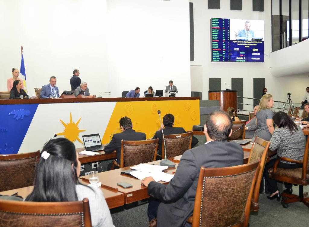 Os deputados aprovaram integralmente 33 emendas. Os deputados aprovaram integralmente 33 emendas.