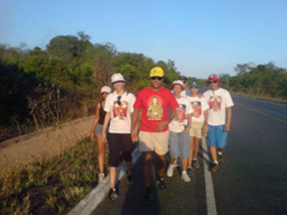 Gaguim em caminhada ao Bonfim