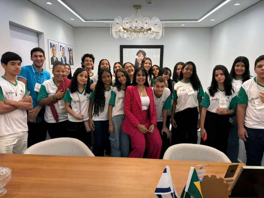 Estudantes visitaram Aleto e conheceram de perto funcionamento do Poder Legislativo Estudantes visitaram Aleto e conheceram de perto funcionamento do Poder Legislativo