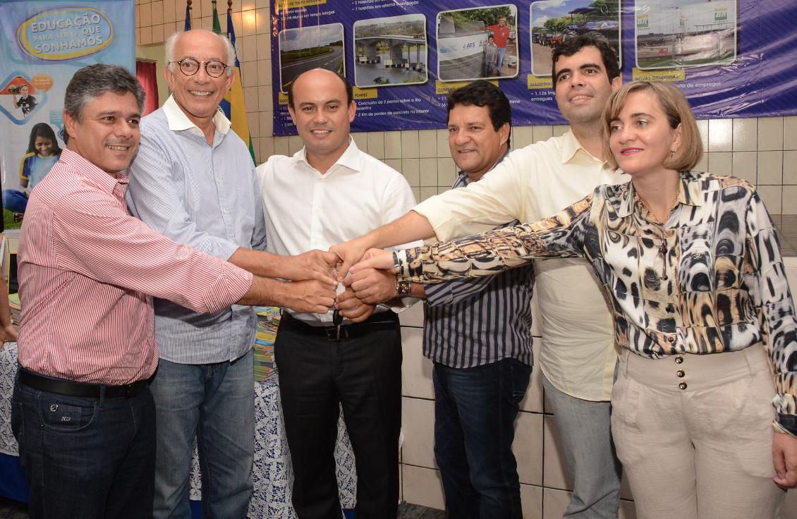 Deputados acompanham entrega de benefícios para os municípios da Região Sudeste do Tocantins