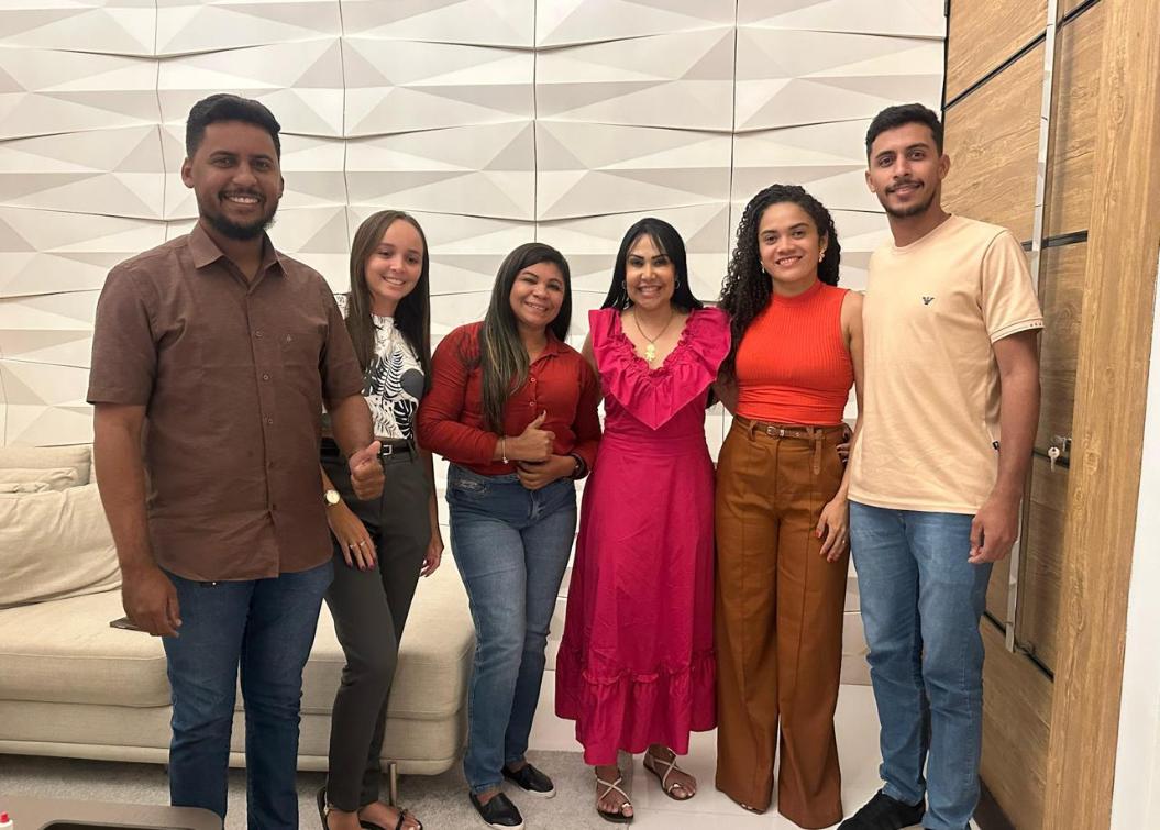 Deputada janad recebe visita da vice-prefeita e vereador de Pau D’Arco