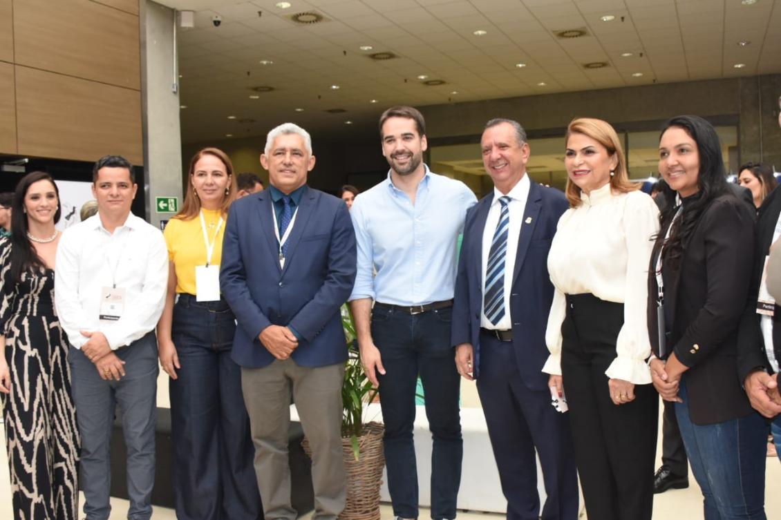 Antonio Andrade ao lado de Eduardo Leite, governador do Rio Grande do Sul e parlamentares do TO