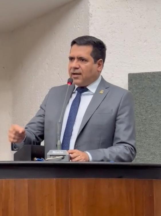 Deputado afirmou que tocantinenses se deslocam para pegar voos em outros estados 