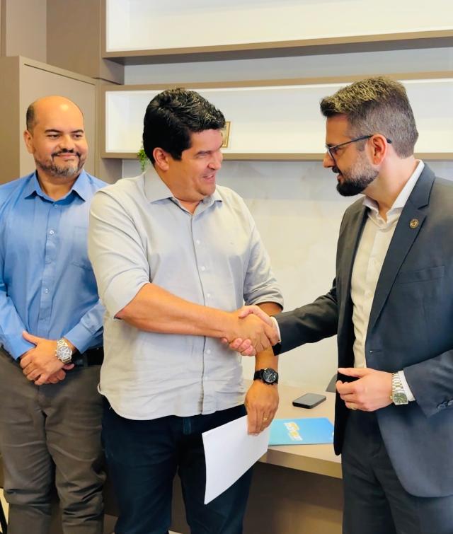 Mantoan com o secretário de saúde e o diretor do HGP