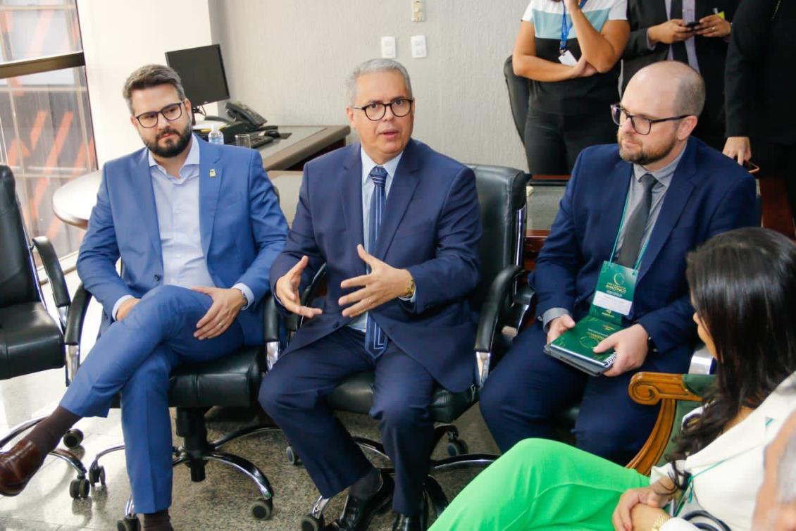 Deputado com o conselheiro do TCE e representante do Ministério do Desenvolvimento Agrário 