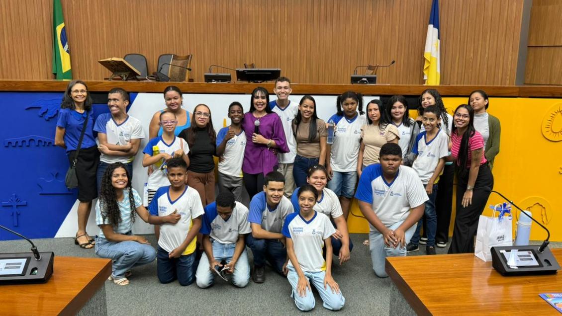 Visita proporcionou aprendizado sobre política e cidadania aos alunos do Aureny IV