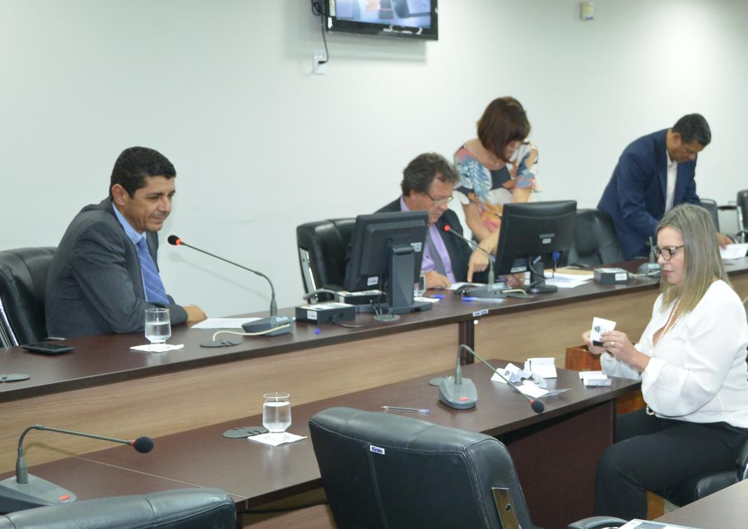 Valdemar disse que Comissão fará estudos necessários para preservação dos Parques Estaduais Valdemar disse que Comissão fará estudos necessários para preservação dos Parques Estaduais
