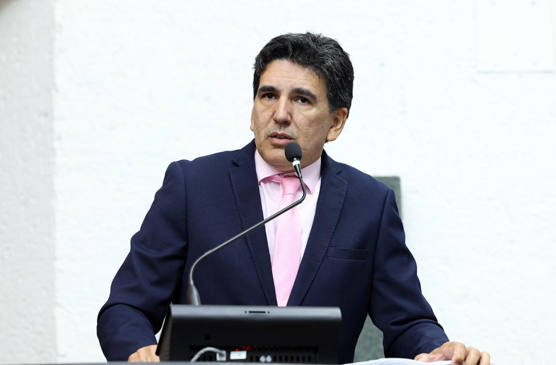 O deputado Estadual Professor Júnior Geo (PSDB) usou a tribuna para anunciar o pedido de impeachment