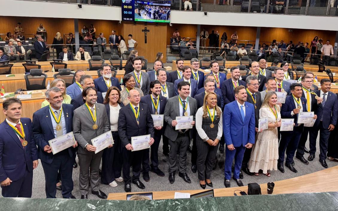 Medalha do Mérito Legislativo Pedro Ludovico Teixeira é a maior honraria concedida pela Alego Medalha do Mérito Legislativo Pedro Ludovico Teixeira é a maior honraria concedida pela Alego