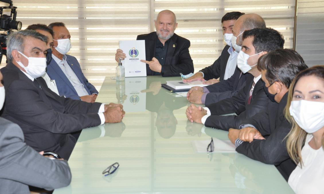 Antonio Andrade e deputados junto com governador Mauro Carlesse Antonio Andrade e deputados junto com governador Mauro Carlesse